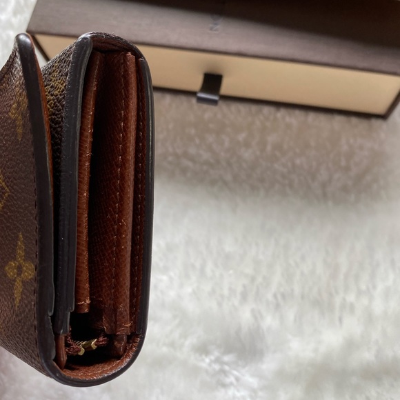 Authentic Louis Vuitton Medium compact wallet - Picture 9 of 12